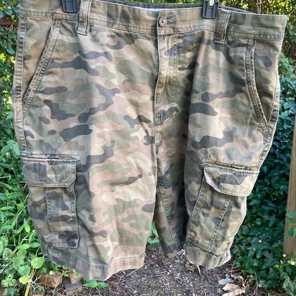 Amazon Essentials Mens Green Camo Cargo Shorts Size 40 - Picture 6 of 10
